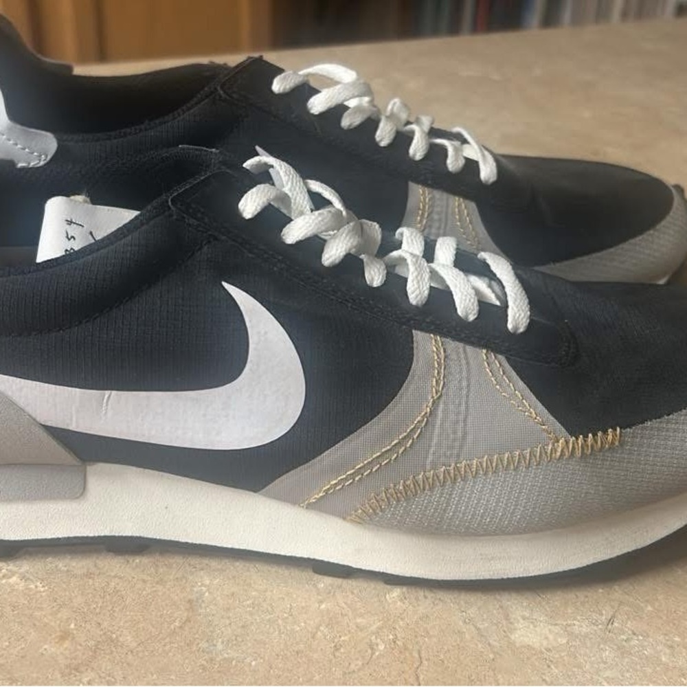 Nike Men's Black and White Sneakers